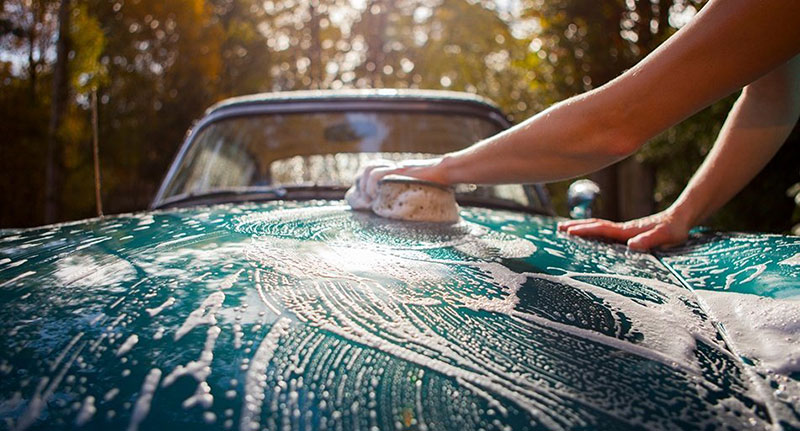rửa xe bằng nước rửa chén có tính nhờn rất cao